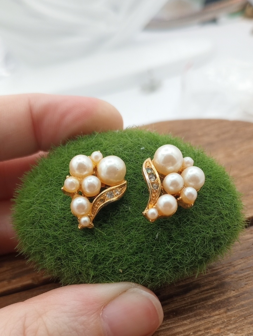 Richelieu Pearl Cluster Earrings - Classic Women's Jewelry E403